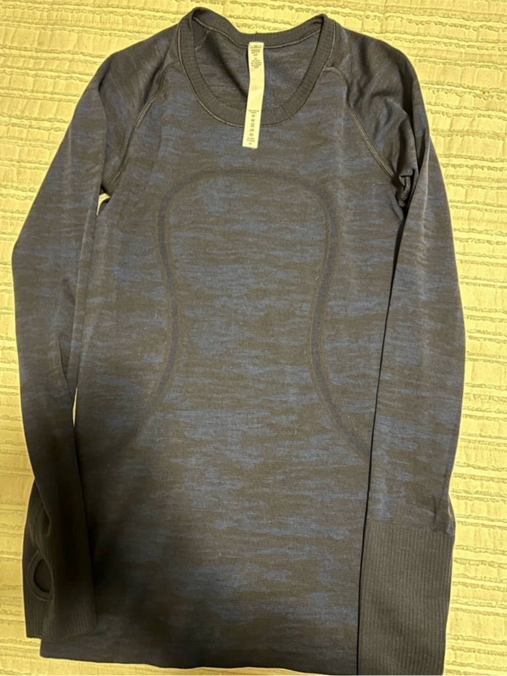 BNWT lululemon athletica Navy and Black Swiftly Tech Top